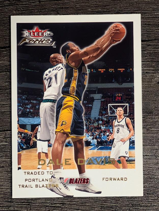 2000-01 Fleer Focus #28 Dale Davis
