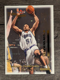 2000-01 Fleer Triple Crown #136 Lawrence Funderburke