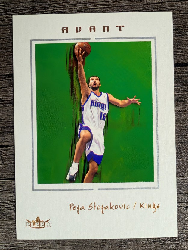 2003-04 Fleer Avant #21 Peja Stojakovic
