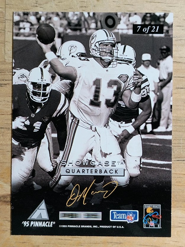 1995 Pinnacle Showcase #7 Dan Marino