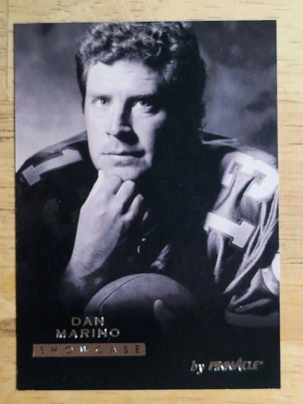 1995 Pinnacle Showcase #7 Dan Marino