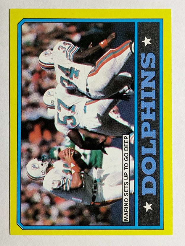 1986 Topps #44 Dolphins TL/Dan Marino Sets Up