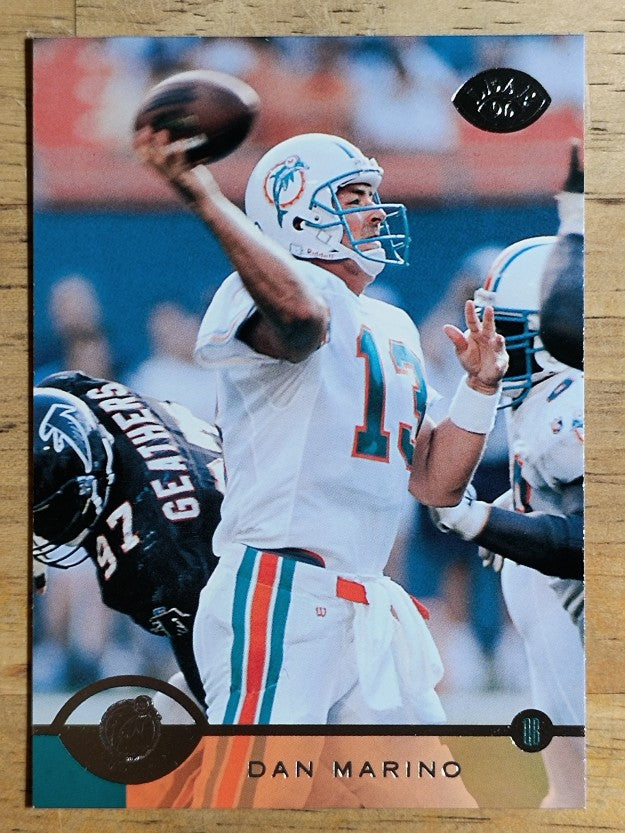 1996 Leaf #70 Dan Marino