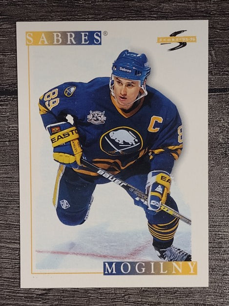 1995-96 Score #21 Alexander Mogilny
