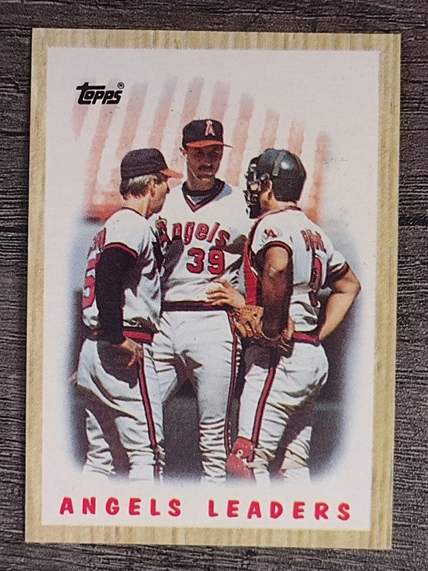1987 Topps #556 Angels Team/Rene Lachemann CO/Mike Witt