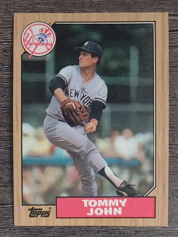 1987 Topps #236 Tommy John