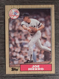 1987 Topps #344B Joe Niekro/Copyright outside righthand border