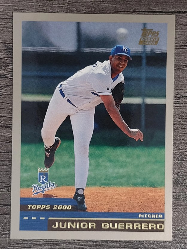 2000 Topps Traded #T62 Junior Guerrero RC