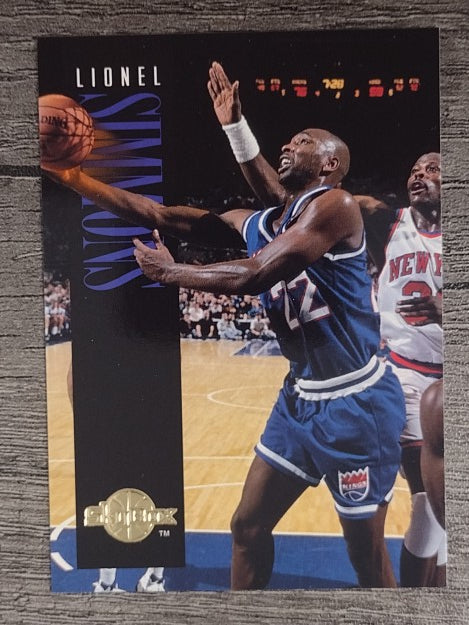 1994-95 SkyBox Premium #144 Lionel Simmons