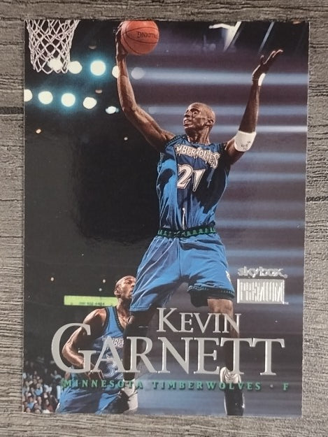 1999-00 SkyBox Premium #85 Kevin Garnett