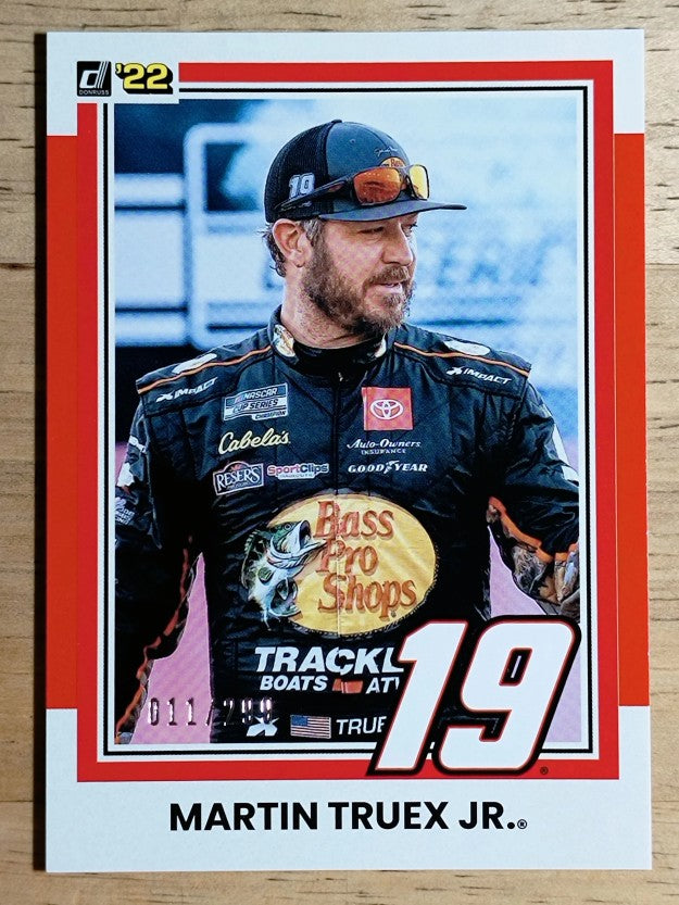 2022 Donruss Red #142 Martin Truex Jr. RETRO