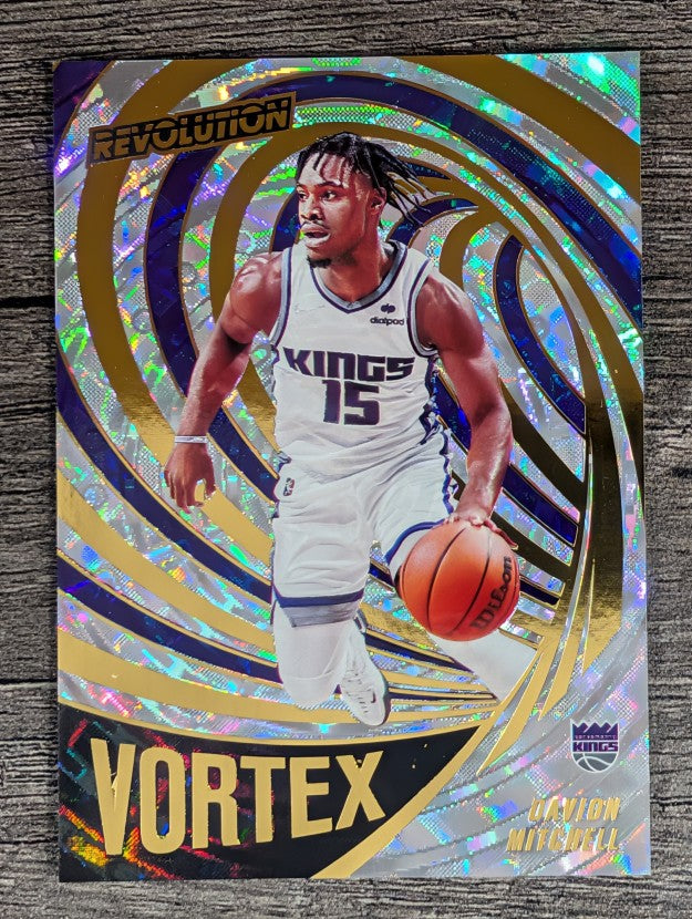 2021-22 Panini Revolution Vortex Fractal #8 Davion Mitchell