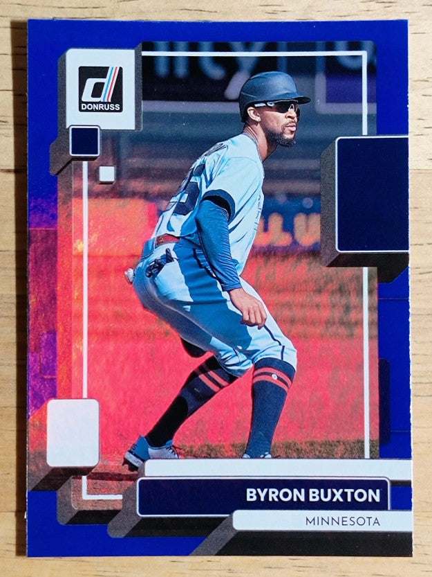 2022 Donruss Holo Blue #111 Byron Buxton