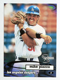 1998 SkyBox Dugout Axcess #22 Mike Piazza